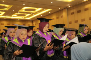 Wisuda Program Studi Farmasi Universitas Nahdlatul Ulama Sunan Giri Bojonegoro: Melangkah Menuju Karier Profesional